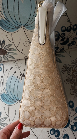 NEW Authentic Coach Hobo - Picture 4 of 7